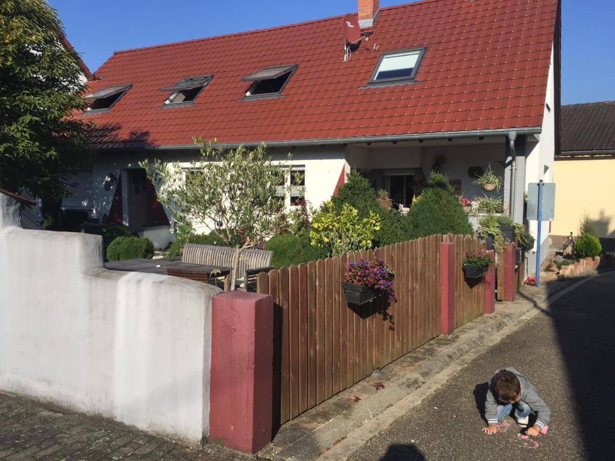 Ferien- Und Monteurswohnung Heilbrunnen Woerth am Rhein Esterno foto